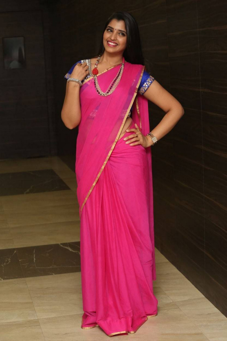 Tv Anchor Shyamala Hip Navel Show In Pink Saree Telugu Swag